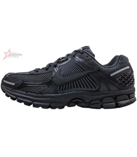 NIKE Zoom Vomero 5 - Triple Black