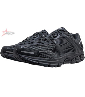 NIKE Zoom Vomero 5 - Triple Black