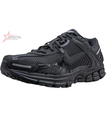 NIKE Zoom Vomero 5 - Triple Black