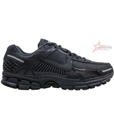 NIKE Zoom Vomero 5 - Triple Black