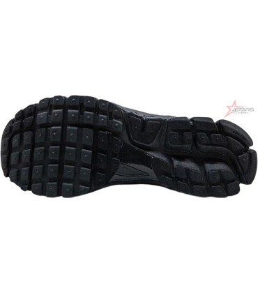 NIKE Zoom Vomero 5 - Triple Black